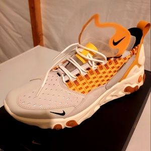 Brand new never worn sz 12 Nikes new in the box 🎁 makes a great gift very comfy